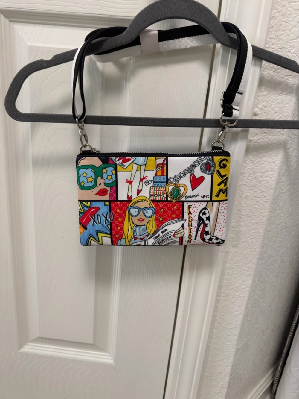 Brighton Tom Clancy Glam Girl Crossbody Pouch Pop Art Makeup Clutch Bag NWT - Picture 2 of 3